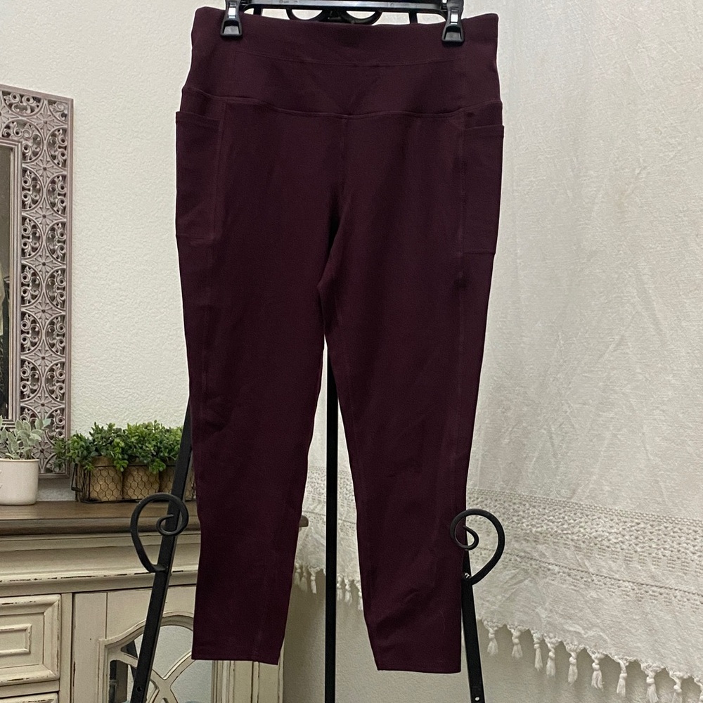 Skechers Women's Dark Burgundy Cropped Pants